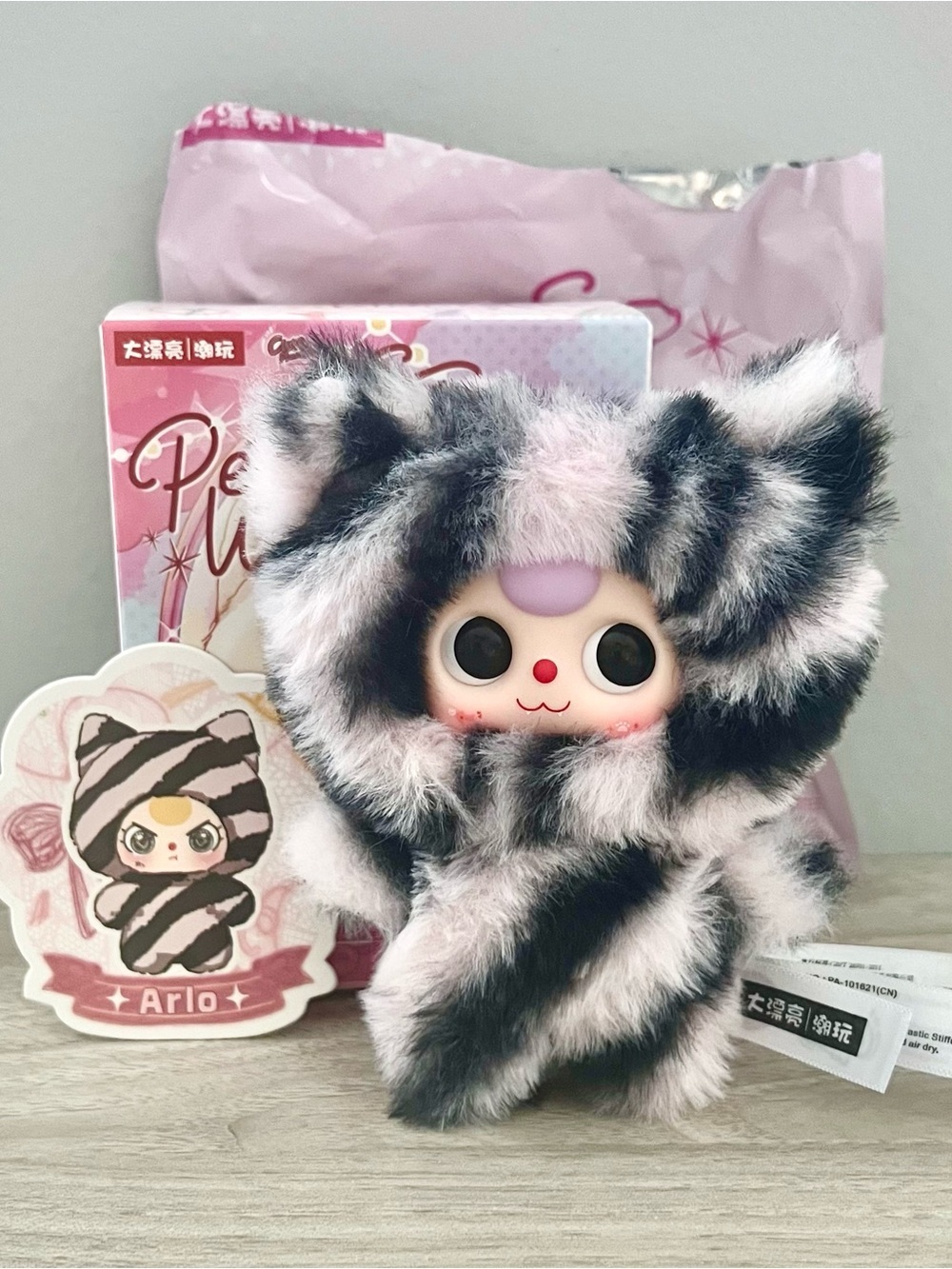 **Unavailable**Baby Three Petit Cat Wardrobe V2 Vinyl Plush Pendant - Arlo